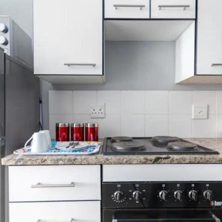 Leas Furnished Apartments - Capital Hill Претория Экстерьер фото
