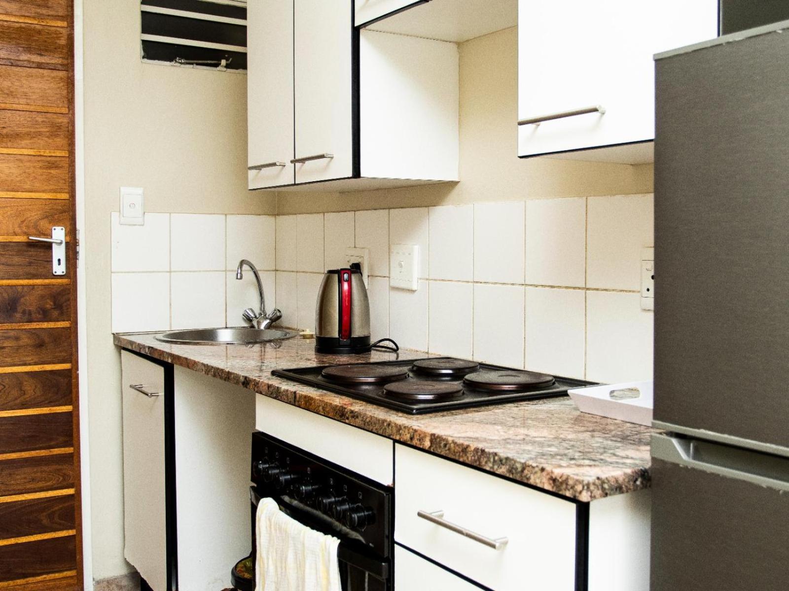 Leas Furnished Apartments - Capital Hill Претория Номер фото