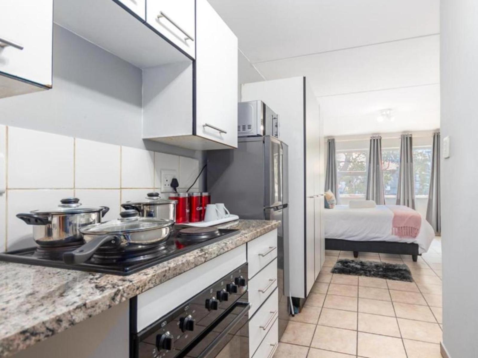 Leas Furnished Apartments - Capital Hill Претория Номер фото