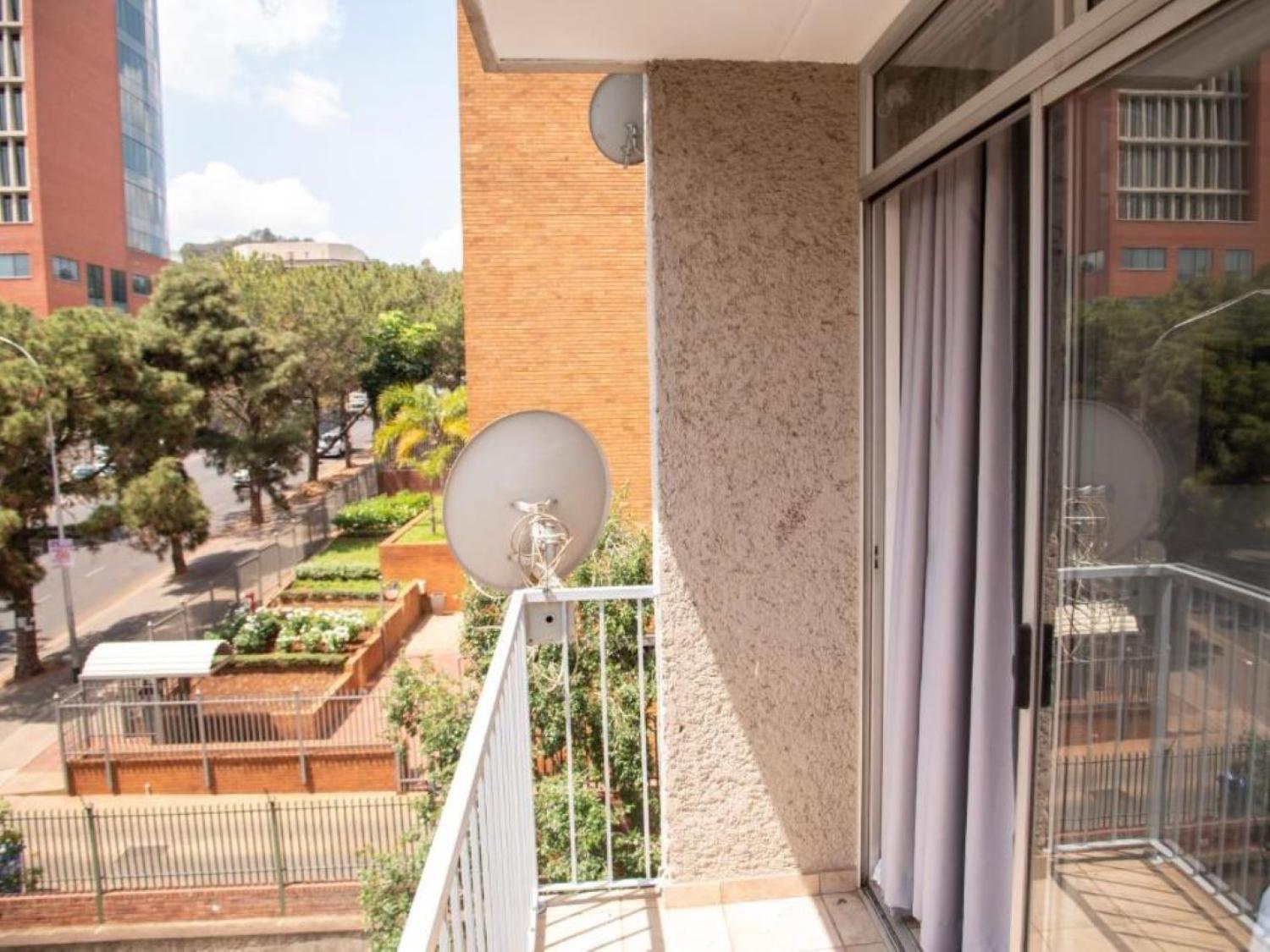 Leas Furnished Apartments - Capital Hill Претория Экстерьер фото